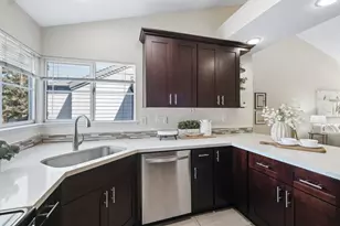 1735 Parkview Green Cir, San Jose, CA 95131 - Photo 21