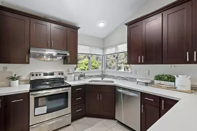 1735 Parkview Green Cir, San Jose, CA 95131 - Photo 17