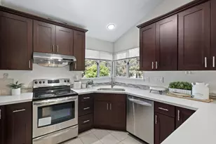 1735 Parkview Green Cir, San Jose, CA 95131 - Photo 17