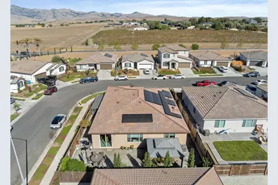 2141 Wildflower Dr, Hollister, CA 95023 - Photo 35