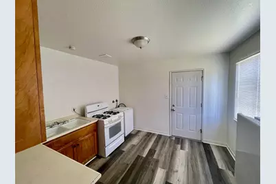 1302 Holt St, Stockton, CA 95203 - Photo 7