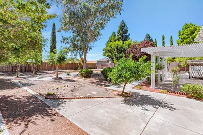 1048 Stillspring Dr, Vacaville, CA 95687 - Photo 47