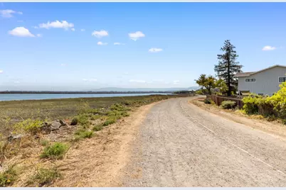 2604 Hastings Shore Ln, Redwood City, CA 94065 - Photo 33