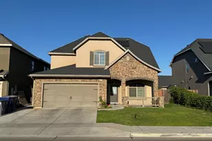 3329 N Shelly Ave, Fresno, CA 93727 - Photo 1