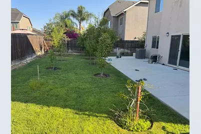 3329 N Shelly Ave, Fresno, CA 93727 - Photo 9