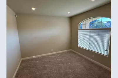 3329 N Shelly Ave, Fresno, CA 93727 - Photo 7