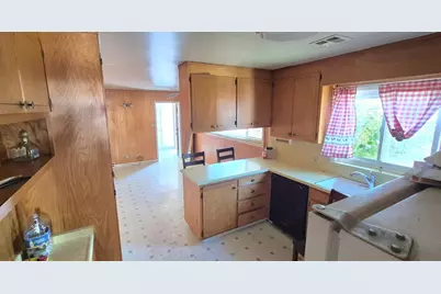 1032 9th St, Los Banos, CA 93635 - Photo 5