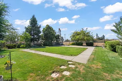 2675 Pacheco Pass Hwy, Gilroy, CA 95020 - Photo 15