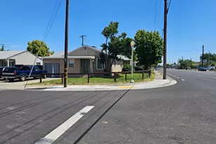 5561 48th St, Sacramento, CA 95820 - Photo 1