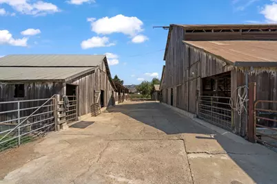 2675 Pacheco Pass Hwy, Gilroy, CA 95020 - Photo 17
