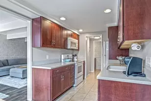 451 Dela Vina Ave 405, Monterey, CA 93940 - Photo 7