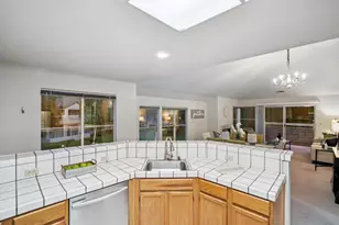 1612 Parkview Green Cir, San Jose, CA 95131 - Photo 11