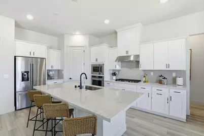 208 Luna Way, Hollister, CA 95023 - Photo 9