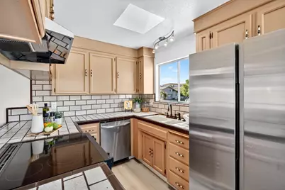 18848 Eisenhower St, Salinas, CA 93906 - Photo 9