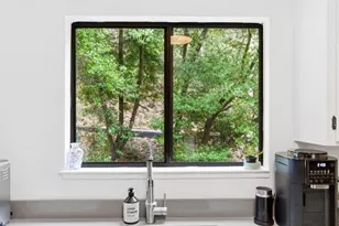 2343 Arrowhead Dr, Oakland, CA 94611 - Photo 15