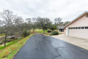 41508 Roaring River Ct, Coarsegold, CA 93614 - Photo 11