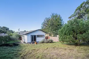 1113 Presidio Blvd, Pacific Grove, CA 93950 - Photo 31