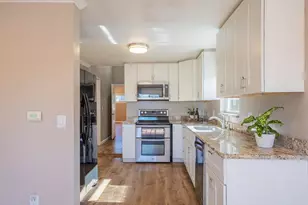 1113 Presidio Blvd, Pacific Grove, CA 93950 - Photo 7