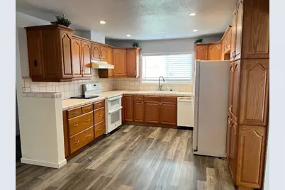 17 Blossom Dr, Watsonville, CA 95076 - Photo 3