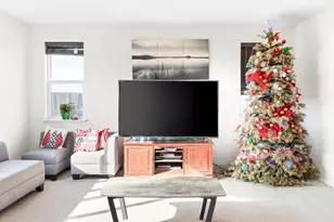 390 Tanoak St, Hollister, CA 95023 - Photo 3