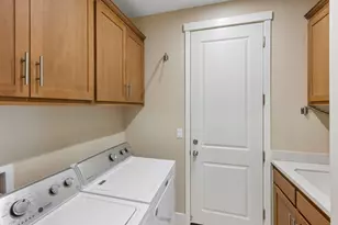 2011 Sage Dr, Hollister, CA 95023 - Photo 29