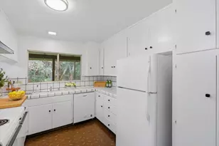 13910 Ravenwood Dr, Saratoga, CA 95070 - Photo 17