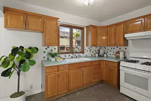 1035 Newhall St, San Jose, CA 95126 - Photo 13