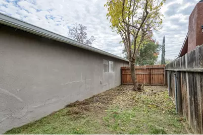 3068 W Fairmont Ave, Fresno, CA 93722 - Photo 27