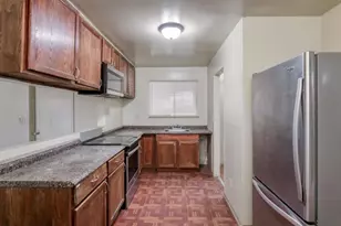 3068 W Fairmont Ave, Fresno, CA 93722 - Photo 9