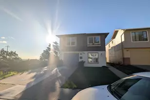 910 Skyline Dr, Daly City, CA 94015 - Photo 3