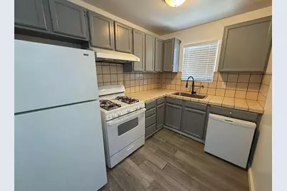 1672 E San Fernando St, San Jose, CA 95116 - Photo 9