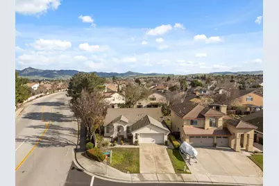 2251 Fairhaven Dr, Hollister, CA 95023 - Photo 3