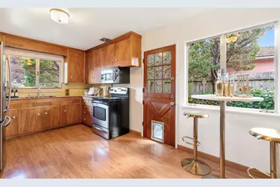 21 Colorados Dr, Millbrae, CA 94030 - Photo 15