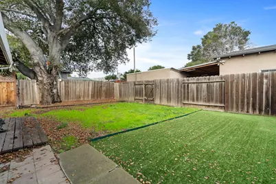 2247 Menalto Ave, East Palo Alto, CA 94303 - Photo 31