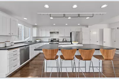 2608 Monte Cresta Dr, Belmont, CA 94002 - Photo 9