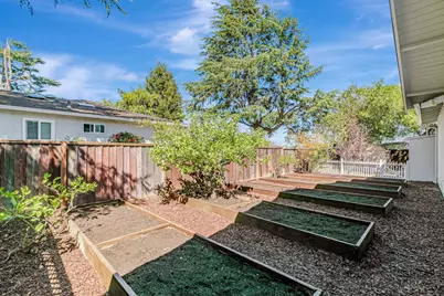 19437 Via Real Dr, Saratoga, CA 95070 - Photo 33