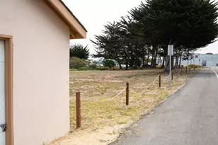 208 Roberts Ave, Seaside, CA 93955 - Photo 5