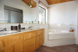 1016 Lombardy Dr, Modesto, CA 95351 - Photo 23