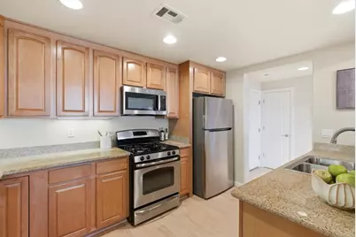 2260 Gellert Blvd 1102, South San Francisco, CA 94080 - Photo 11