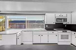 15175 Oak Hills Dr, Salinas, CA 93907 - Photo 31