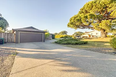 15175 Oak Hills Dr, Salinas, CA 93907 - Photo 13