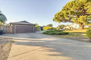 15175 Oak Hills Dr, Salinas, CA 93907 - Photo 13