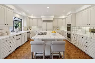 1080 Macadamia Dr, Hillsborough, CA 94010 - Photo 31