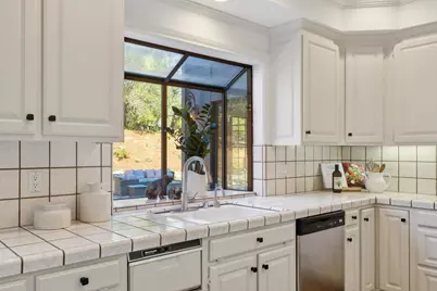 1080 Macadamia Dr, Hillsborough, CA 94010 - Photo 33