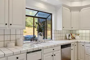 1080 Macadamia Dr, Hillsborough, CA 94010 - Photo 33