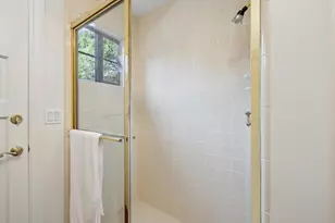 1080 Macadamia Dr, Hillsborough, CA 94010 - Photo 55