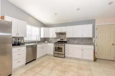 581 Arbour Ln, Hollister, CA 95023 - Photo 7