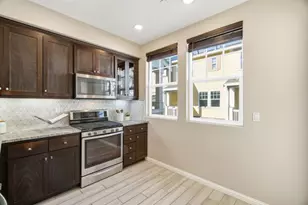 394 Circuit Wy, Mountain View, CA 94043 - Photo 13