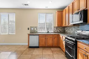 2385 S Creekside Dr, Los Banos, CA 93635 - Photo 11