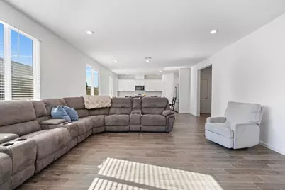 2031 Wildflower Dr, Hollister, CA 95023 - Photo 11